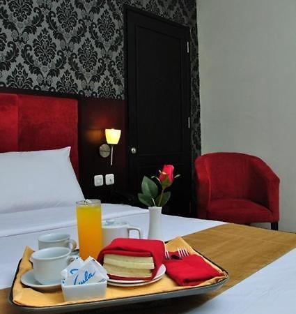 Feodora Airport Hotell Palembang Rum bild