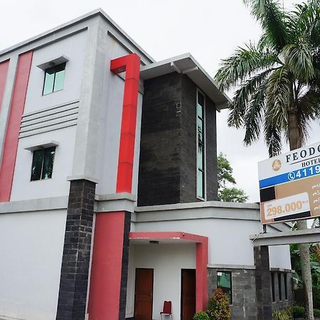 Feodora Airport Hotell Palembang Exteriör bild