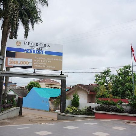 Feodora Airport Hotell Palembang Exteriör bild