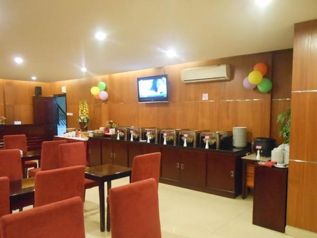 Feodora Airport Hotell Palembang Exteriör bild