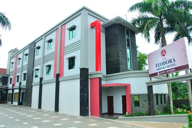 Feodora Airport Hotell Palembang Exteriör bild
