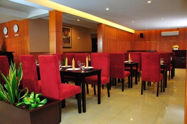 Feodora Airport Hotell Palembang Exteriör bild