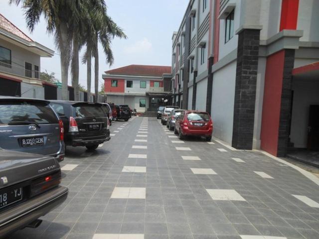 Feodora Airport Hotell Palembang Exteriör bild