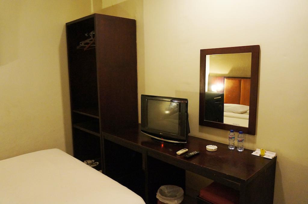 Feodora Airport Hotell Palembang Rum bild