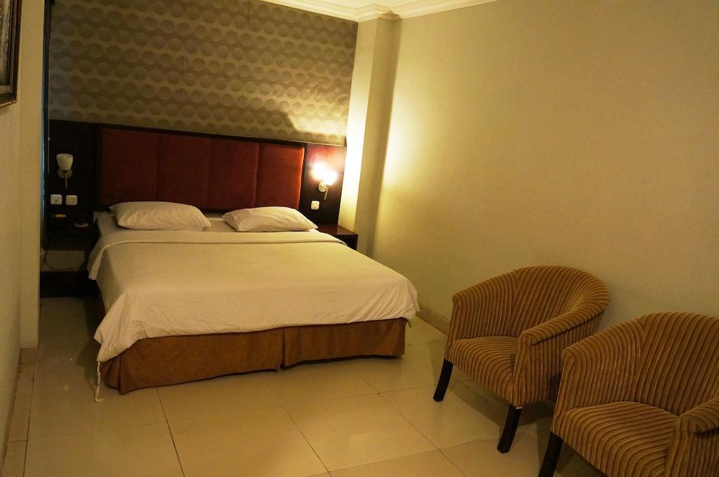 Feodora Airport Hotell Palembang Rum bild
