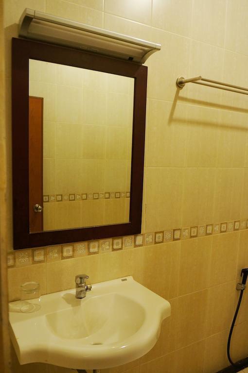 Feodora Airport Hotell Palembang Rum bild