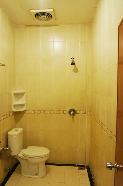Feodora Airport Hotell Palembang Rum bild