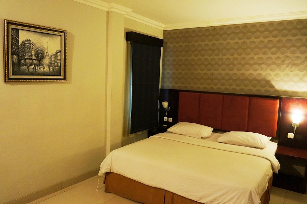 Feodora Airport Hotell Palembang Rum bild