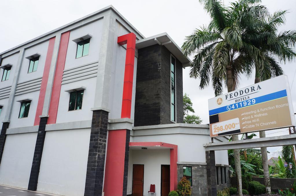 Feodora Airport Hotell Palembang Exteriör bild