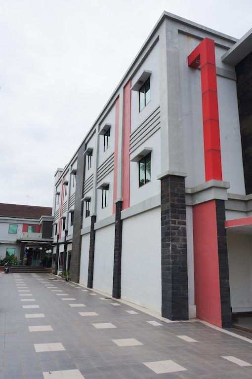 Feodora Airport Hotell Palembang Exteriör bild