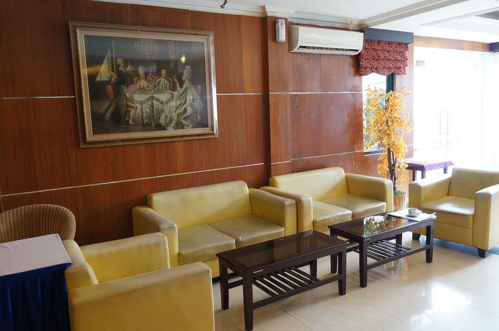 Feodora Airport Hotell Palembang Exteriör bild