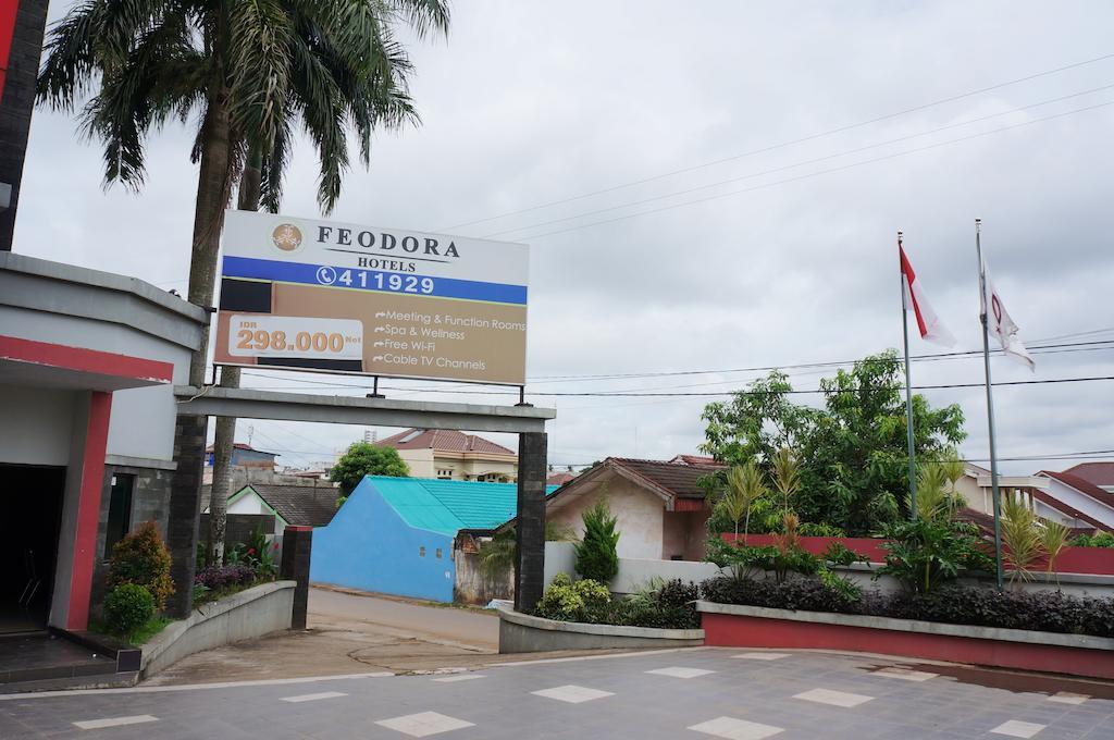 Feodora Airport Hotell Palembang Exteriör bild