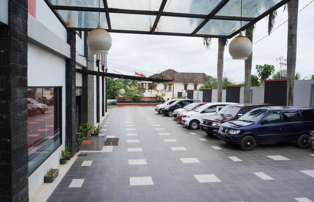 Feodora Airport Hotell Palembang Exteriör bild