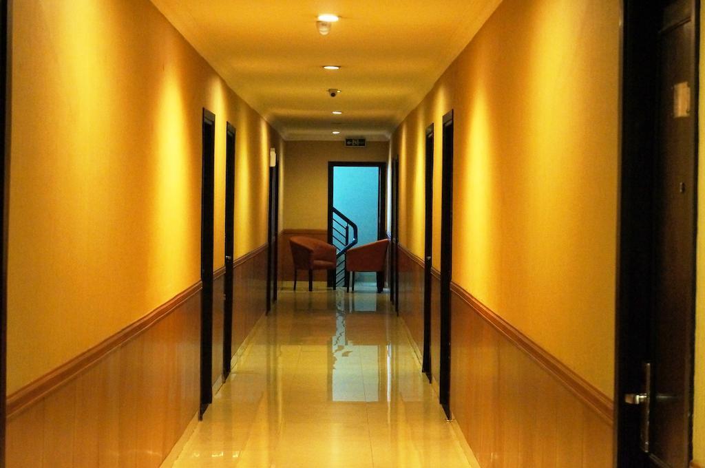 Feodora Airport Hotell Palembang Exteriör bild