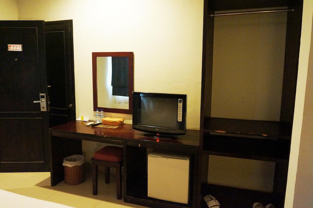 Feodora Airport Hotell Palembang Exteriör bild