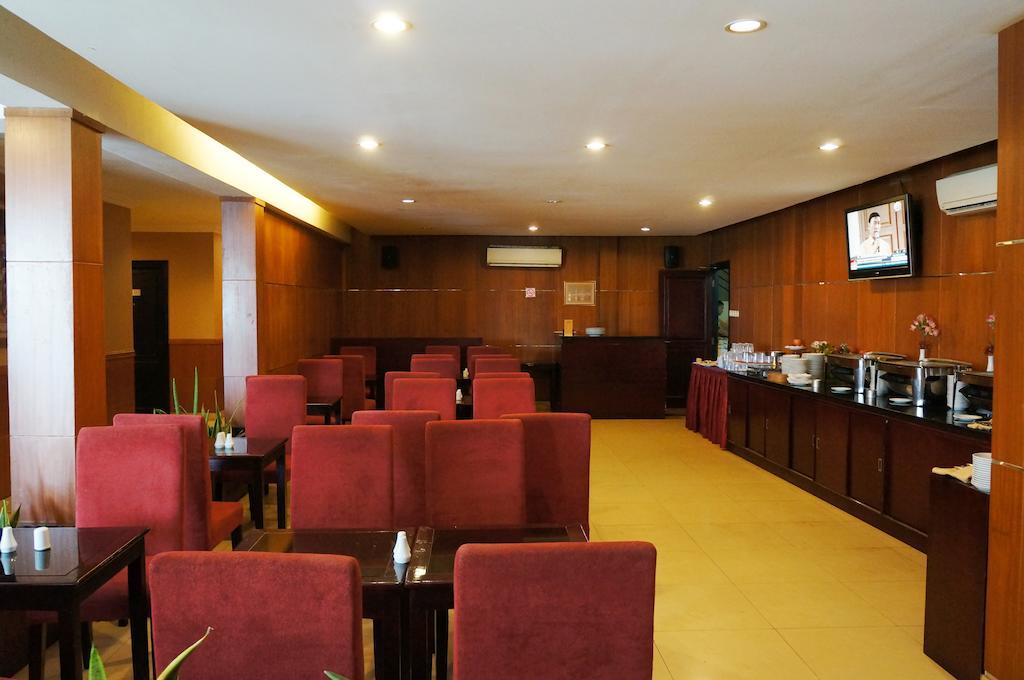 Feodora Airport Hotell Palembang Exteriör bild