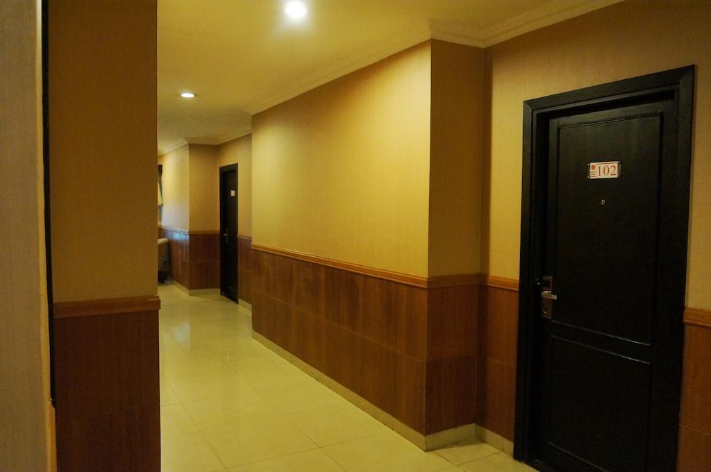 Feodora Airport Hotell Palembang Exteriör bild