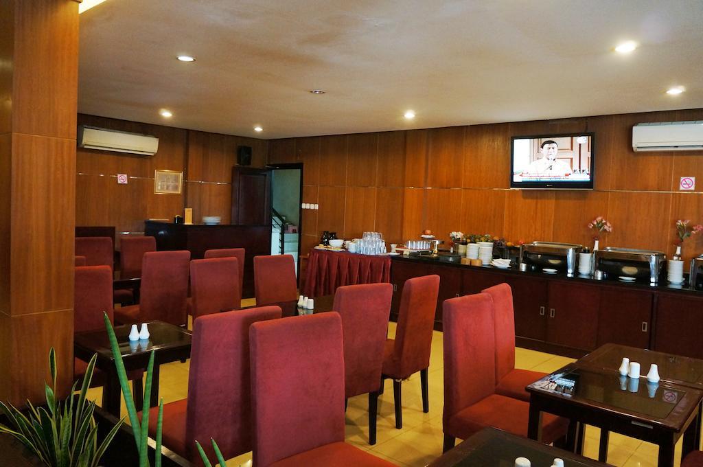 Feodora Airport Hotell Palembang Exteriör bild